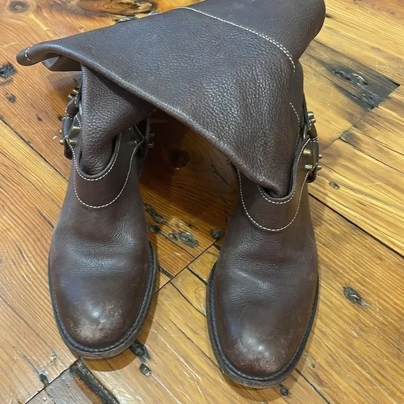 BCBG Maxazria Western Style Brown Leather Boots size 8
