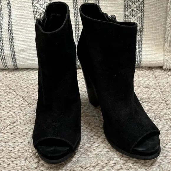 Bcbgeneration Rocco Black Suede Leather High Heel Open Toe Bootie Size 8 1/2