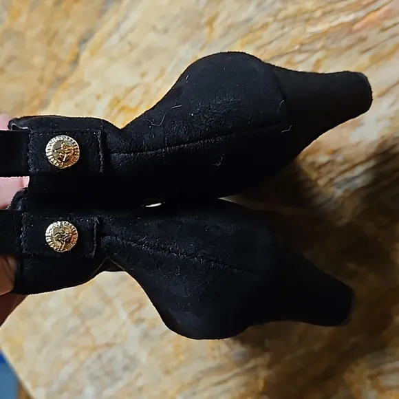 BCBGENERATION Suede Black Ankle Boots - 6
