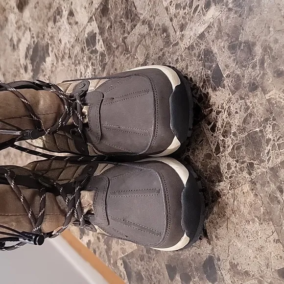 BEARPAW - WOMENS BETHANY SOLIDS BOOTS Size 8