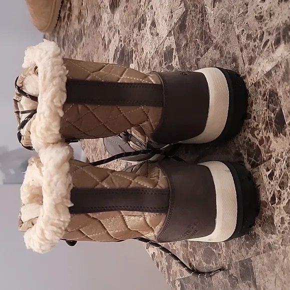 BEARPAW - WOMENS BETHANY SOLIDS BOOTS Size 8
