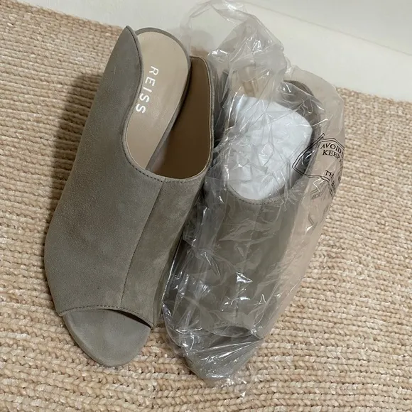 BEAUTIFUL MULE STYLE HEELS!