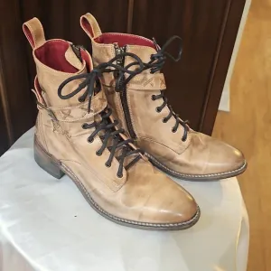Bed Stu Era Boots Size 7 Excelent Pre Owened Condition , Combat Style, Soft