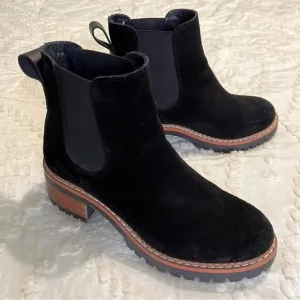 Bertuchi Black Suede Booties Size 39