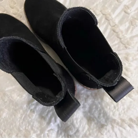 Bertuchi Black Suede Booties Size 39