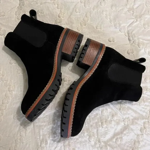 Bertuchi Black Suede Booties Size 39
