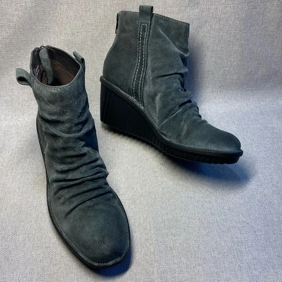 Bionica Destiney  Bootie Women's Leather /Suede Ankle Boots. Size 9. New