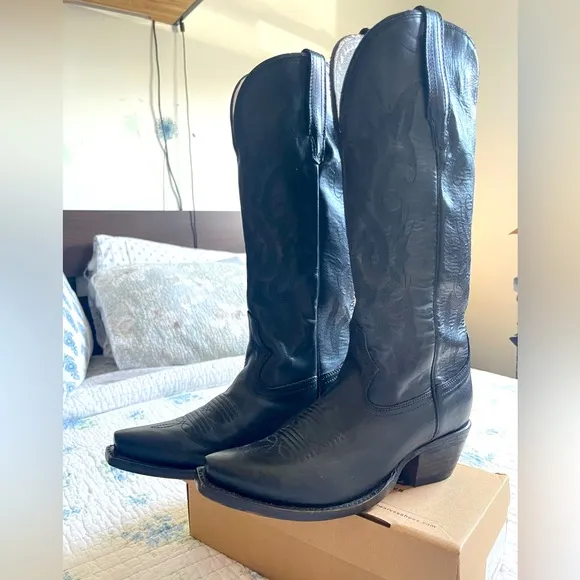 Black ALL LEATHER boots