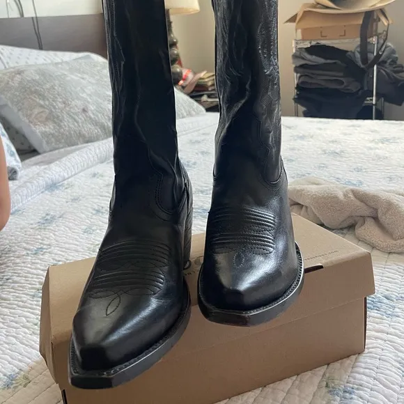 Black ALL LEATHER boots