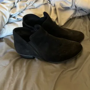 Black boots