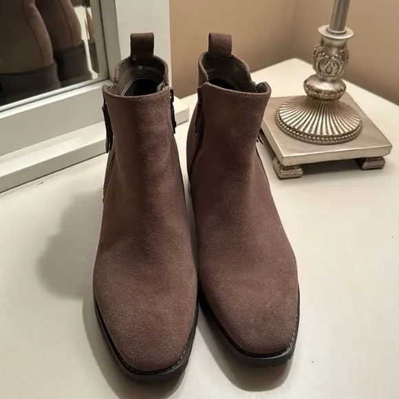 Blondo Brown Waterproof Ankle Boots Size 7.5M