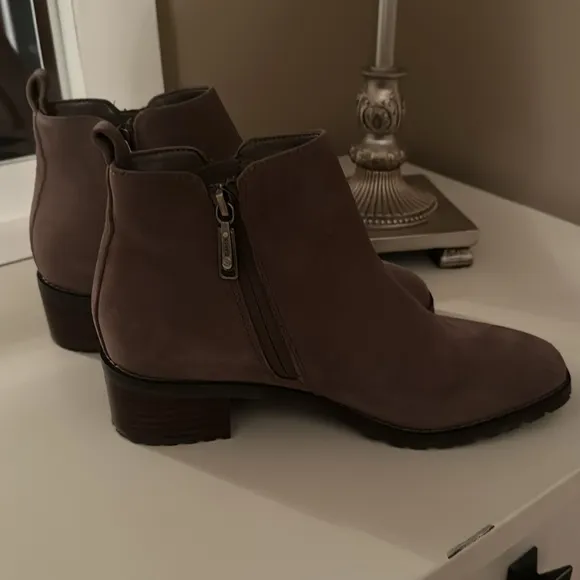 Blondo Brown Waterproof Ankle Boots Size 7.5M