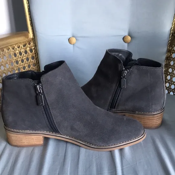 Blondo gray suede leather waterproof zip ankle booties size 9.5 fall winter