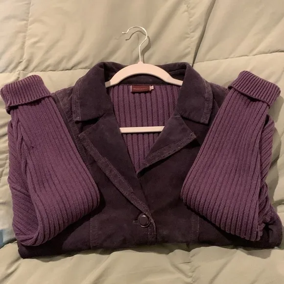 Blue Willis Womens Purple Suede Sweater/Jacket. Size Large. Two front pockets.﻿﻿