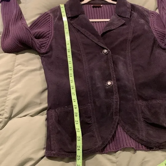 Blue Willis Womens Purple Suede Sweater/Jacket. Size Large. Two front pockets.﻿﻿