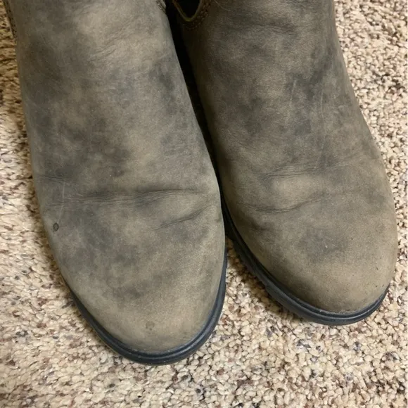 Blundstone heeled rustic brown Chelsea boots us6