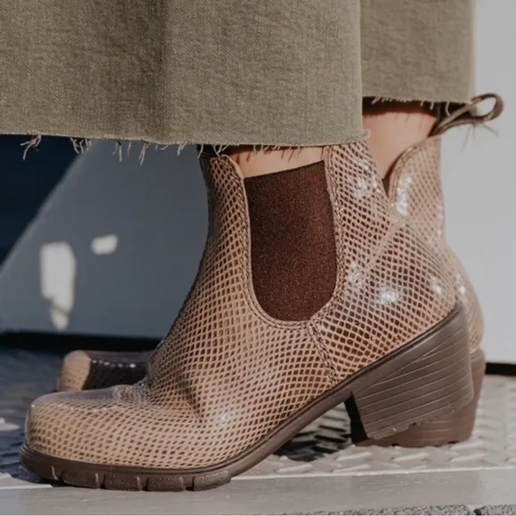 Blundstone Tan Ankle Boots