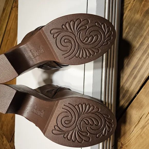 boc Brown Leather Mules with Distressed Finish NWOT Size 8