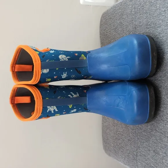 Bogs Neo-Classic Blue Space Spaceman Print Kid's Waterproof Winter Boots Sz 5