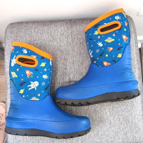 Bogs Neo-Classic Blue Space Spaceman Print Kid's Waterproof Winter Boots Sz 5