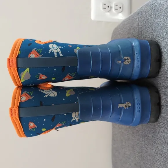 Bogs Neo-Classic Blue Space Spaceman Print Kid's Waterproof Winter Boots Sz 5