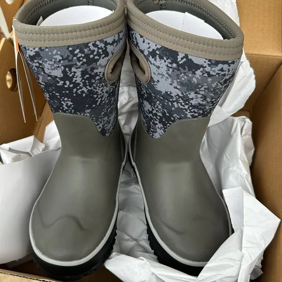 Bogs waterproof boots little boy 11