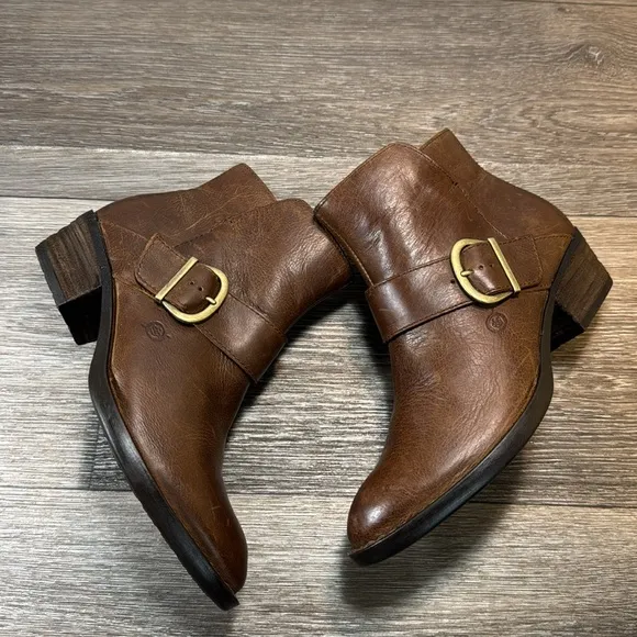 Born brown leather boots woman’s size 6.5 (b26)