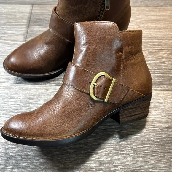 Born brown leather boots woman’s size 6.5 (b26)