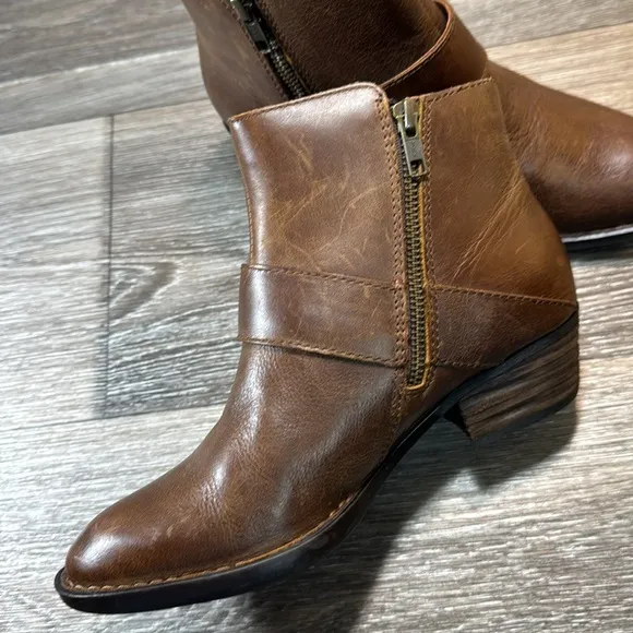 Born brown leather boots woman’s size 6.5 (b26)
