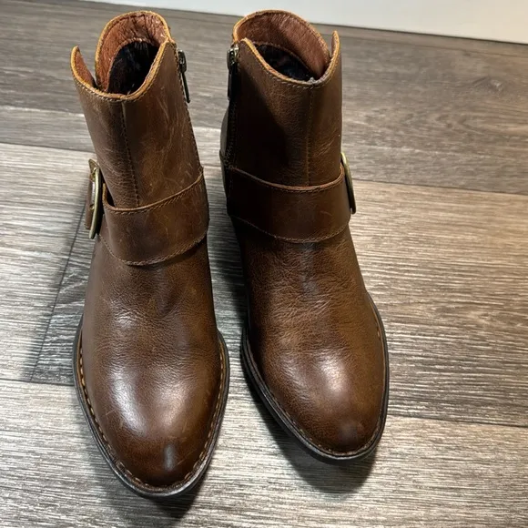 Born brown leather boots woman’s size 6.5 (b26)