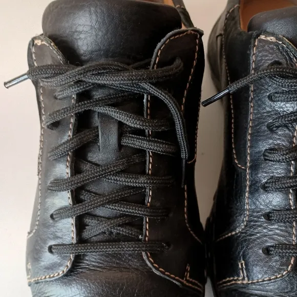 Born Mens Size 9 Black Oxford Shoes Leather Upper Rubber Soles