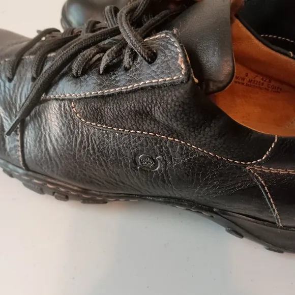 Born Mens Size 9 Black Oxford Shoes Leather Upper Rubber Soles