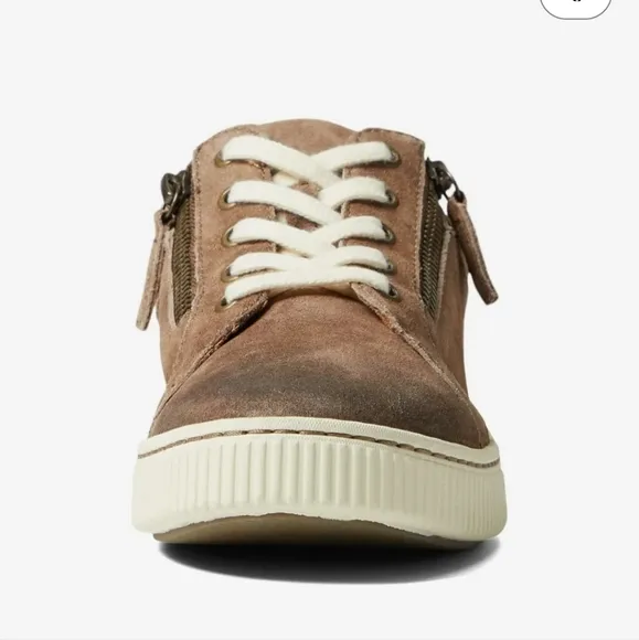 Born Paloma Sneakers