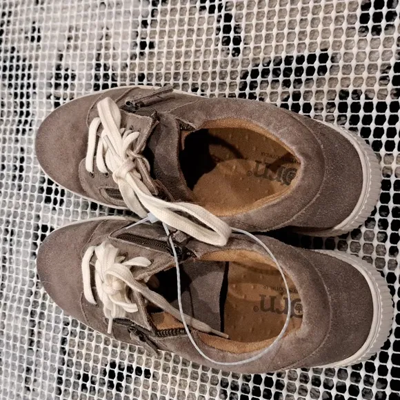 Born Paloma Sneakers