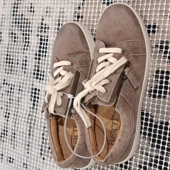 Born Paloma Sneakers