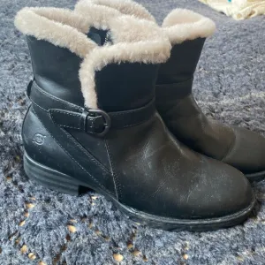Born short leather women boots