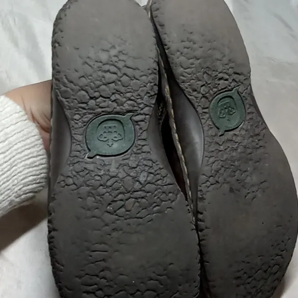 Born women's brown shoe size 8