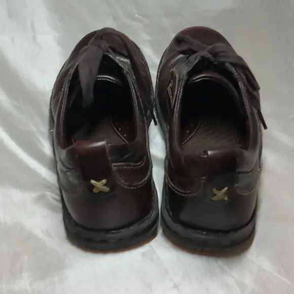 Born women's brown shoe size 8
