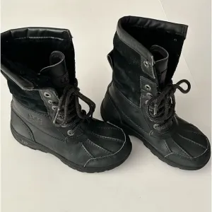 Boy’s Ugg Black Butte Rubber Suede Water resistance Snow Winter Boots size 12