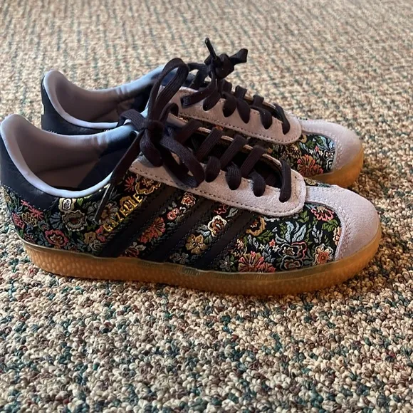 Brand New Adidas Originals Gazelle X Liberty London Shoes Kids Unisex size 13