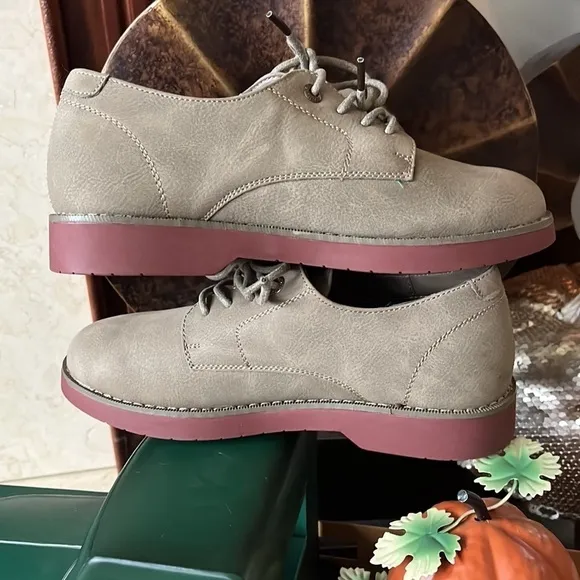 Brand New Bass Junior Bucks Taupe Oxford Casual Dress Shoes Boys Nubucks Lace Up
