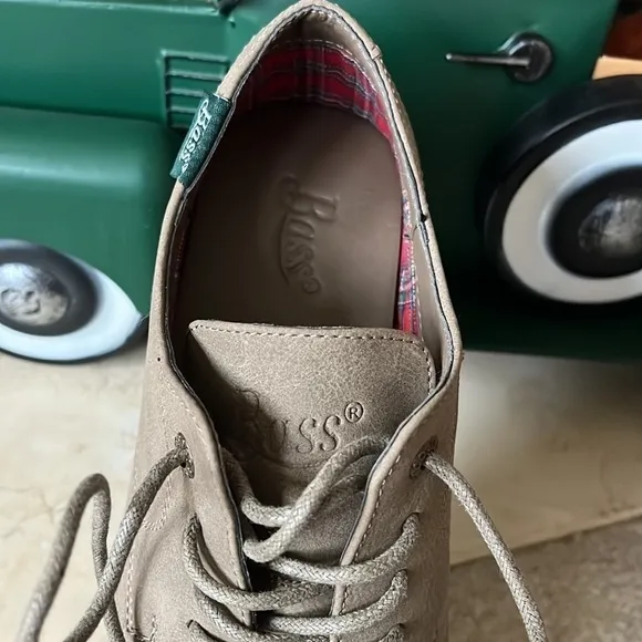 Brand New Bass Junior Bucks Taupe Oxford Casual Dress Shoes Boys Nubucks Lace Up