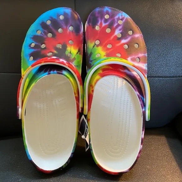 Brand new Crocs Classic tie dye graphic clog Mens 10 Womens 12 NICE!