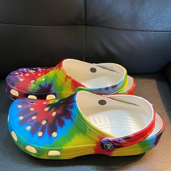 Brand new Crocs Classic tie dye graphic clog Mens 10 Womens 12 NICE!