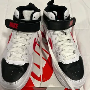 BRAND NEW! Nike Court Borough MID 2 BG