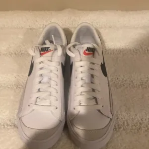 Brand New Youth Girls Nike