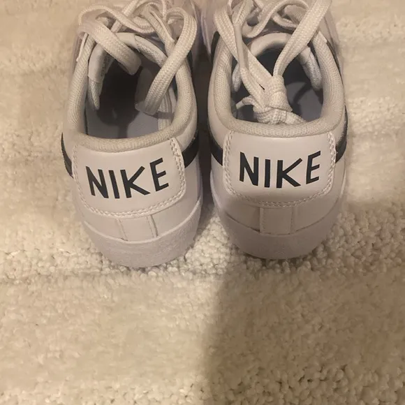 Brand New Youth Girls Nike