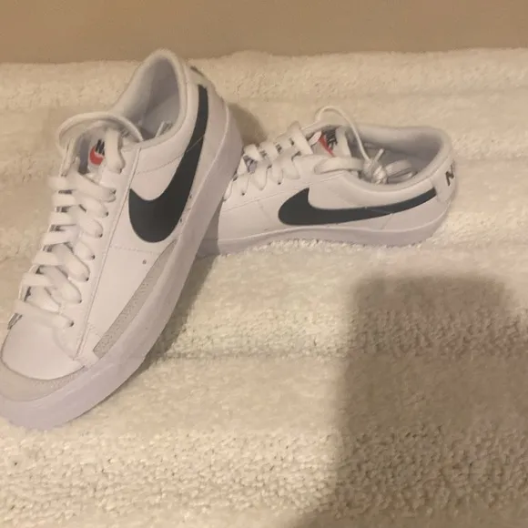 Brand New Youth Girls Nike