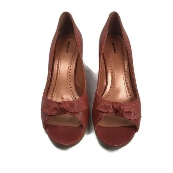 Bronx Cinnamon Brown Pep-Toe Heels