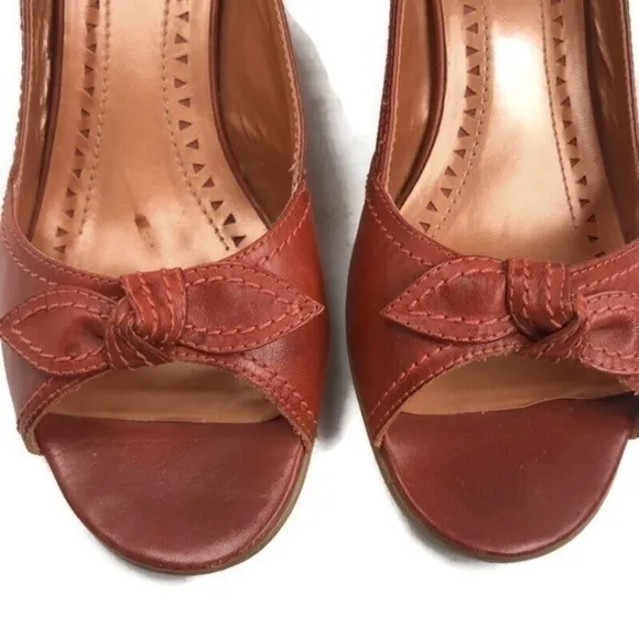 Bronx Cinnamon Brown Pep-Toe Heels